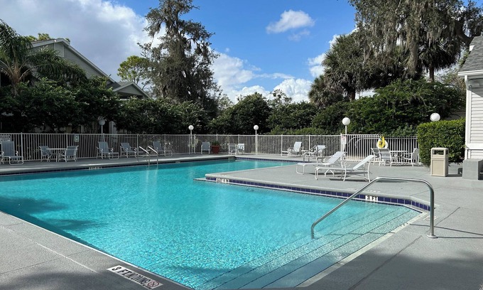 Lake Mary Condominio | Beautiful lake view of entire condominium