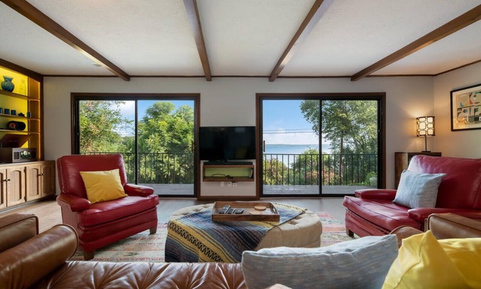 Belton Casa | Beautiful lake views from every room