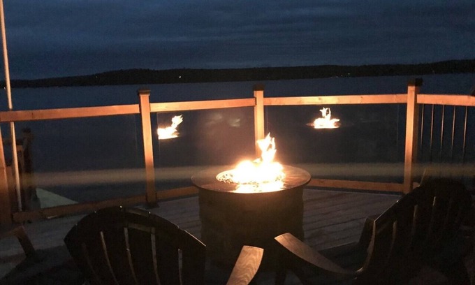 Utterson Cabaña | Beautiful Lakefront Cottage on Mary Lake Huntsville, ON