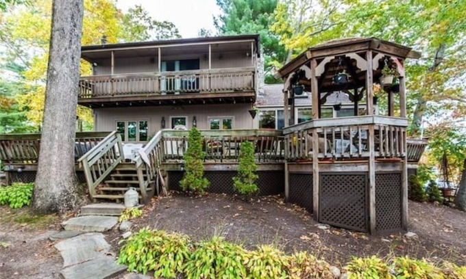 Greenville Cabaña | Beautiful Lakefront Cottage w/ Sunset Views