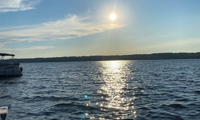Sidney Cabaña | Beautiful Lakefront Cottage on Messalonskee Lake, pet friendly