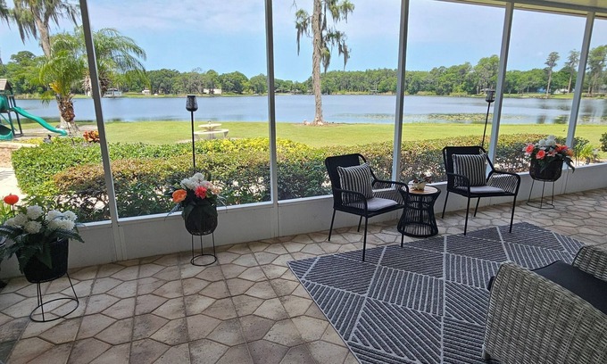 Odessa Casa | BEAUTIFUL LAKEFRONT GUEST HOME.