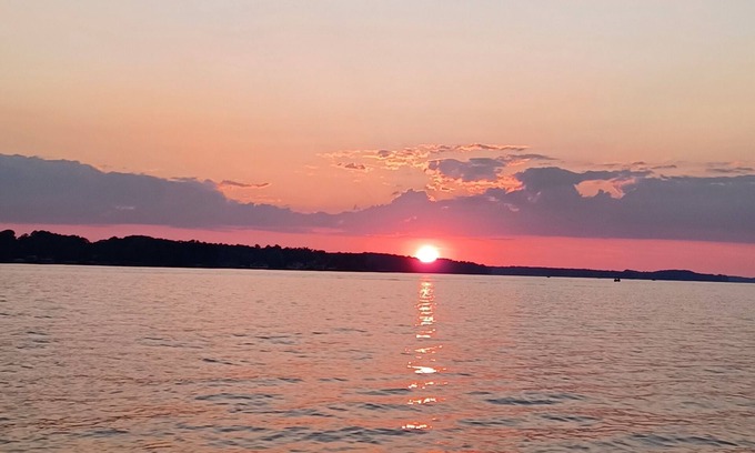 Chappells Casa | Beautiful Lakefront home- Ready to relax, enjoy sunset views, swim, fish?
