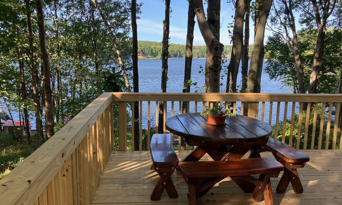 Hamlin Casa | Hermosa casa frente al lago Pocono: muelle privado, canoas, kayaks, pesca y más