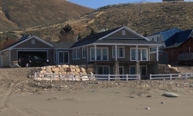 St. Charles Casa | Hermosa casa frente al lago!