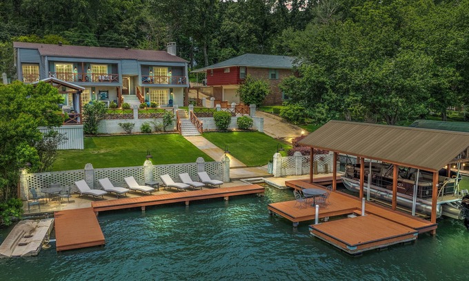 Eclectic Casa | Beautiful Lakefront Home - The Great Escape