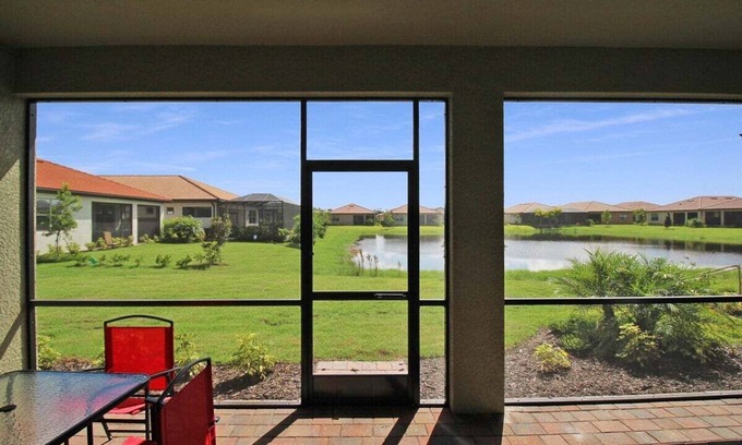 Nokomis Casa | Beautiful lakefront home in Toscana Isles