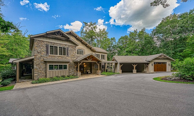 Blakeslee Casa | Beautiful lakefront home with hot tub, game room, washer/dryer & private dock