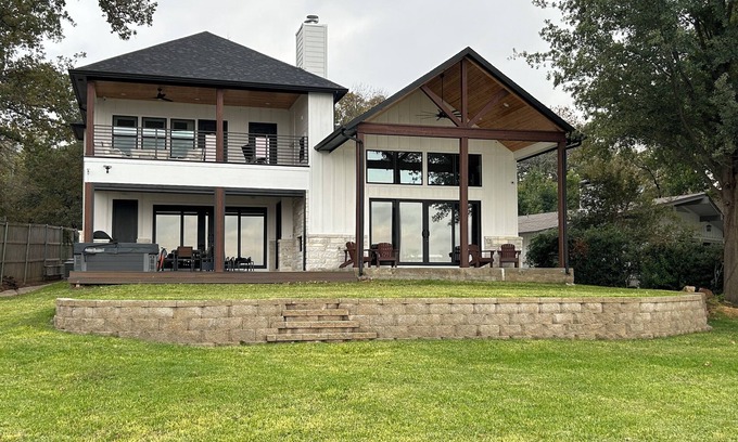 Seven Points Casa | Beautiful Lakefront House with Amazing Views