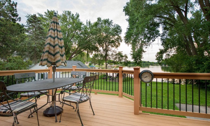 Hustisford Casa | Hermosa 75 pies frente al lago, gran terraza, ideal para familias!