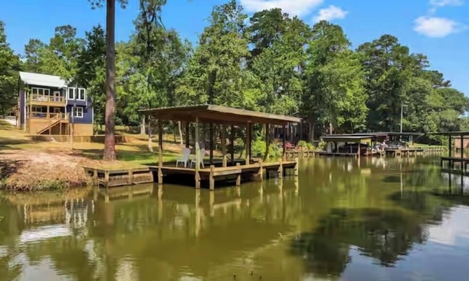 Pointblank Casa | Beautiful Lakefront Retreat on 1 Acre/Monthly Discount!