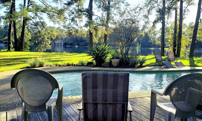 FM 1960 Casa | Beautiful Lakehouse w/ Private Pool - 4 Large Bedrooms