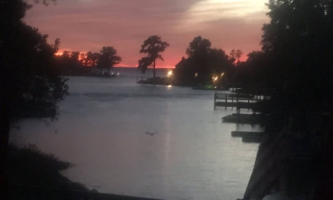 Lake Murray of Richland Casa | Beautiful Lakehouse W/ stunning sunsets private dock, pool, pool table sleeps 12