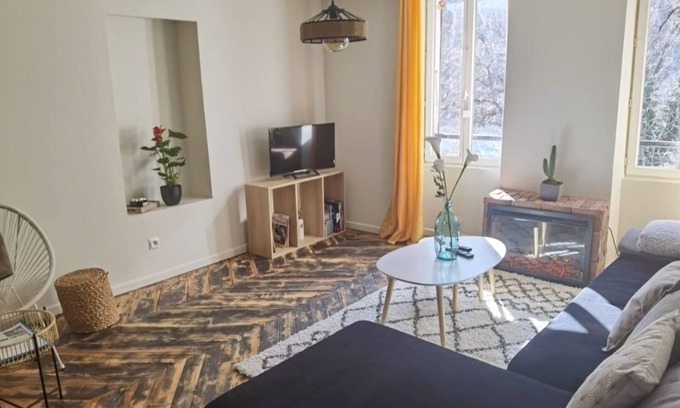 Le Lauzet-Ubaye Apartamento | Beautiful lakeside apartment close to the ski resort
