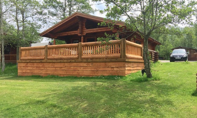 Morpeth Cabina | Beautiful Lakeside Cabin With Hot Tub - Pet Friendly - Near Golf Course