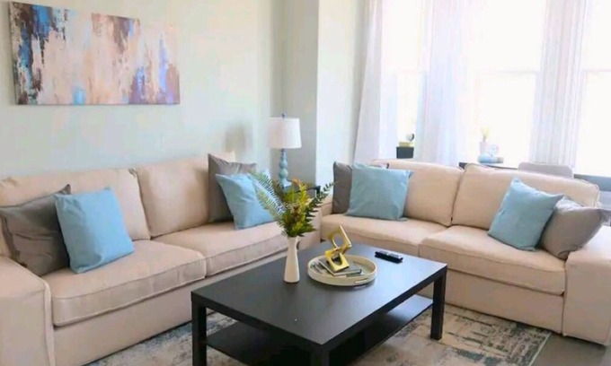 Barrie Casa | Beautiful Lakeside Heritage Home in Barrie Bright and Spacious Stay