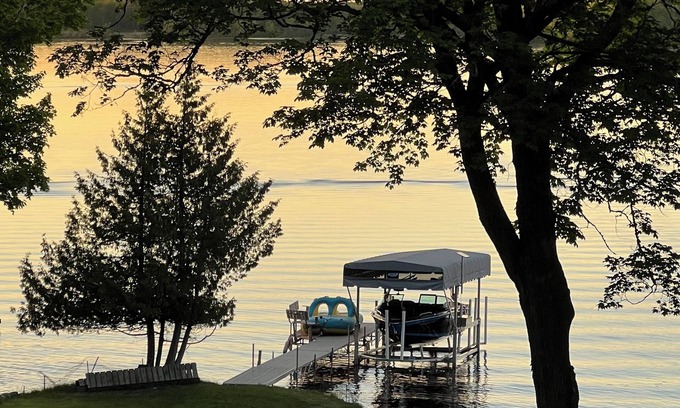 Grand Rapids Cabina | Beautiful lakeside cabin-private beach/lake access in Grand Rapids