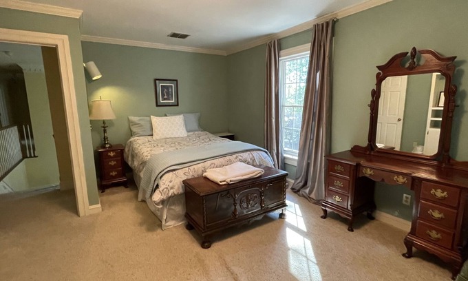 Lexington Casa | Beautiful Large Colonial Home in Lexington near USC, Columbia and Lake Murray.