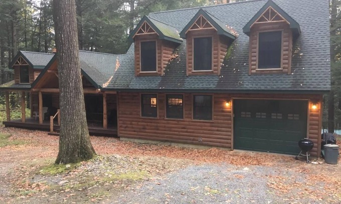 Lake Luzerne Cabina | Hermosa cabaña grande en el sur de Adirondacks