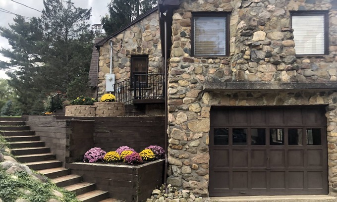 Chardon Casa | Beautiful Last minute house to rent for solar eclipse weekend