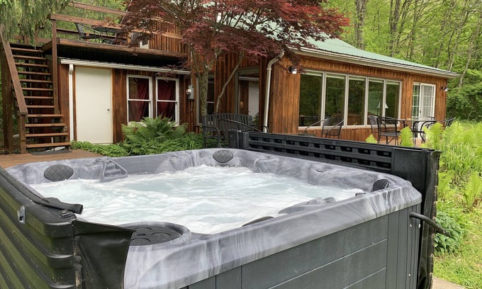 New Marshfield Cabina | ¡Nuevo listado! Hermoso entorno aislado! Cerca de Hocking Hills y Athens, Ohio