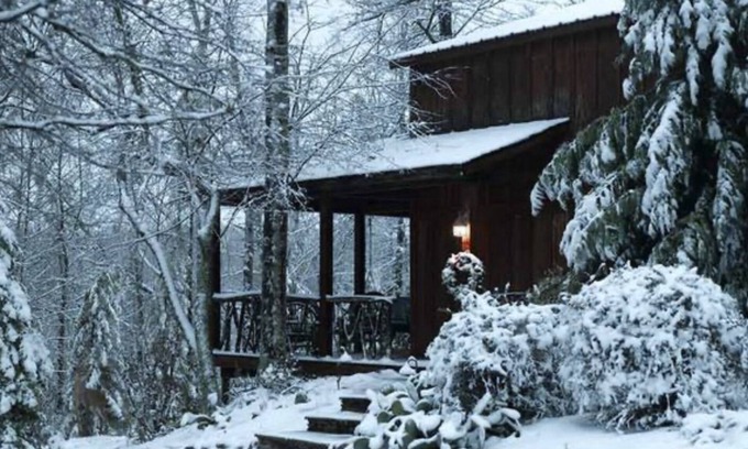 Welcome Cabina | Beautiful lodge on 15 acres of land with a river trail. 10 mins to Greenville.