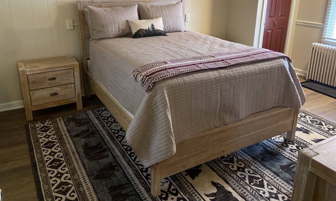 Lake Placid Cabina | Beautiful Lodging in the Heart of Lake Placid room 3/4