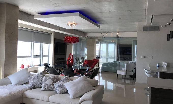Puerta de Tierra Apartamento | Hermoso Loft, a poca distancia de la playa, el Viejo San Juan y el Condado