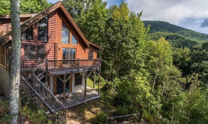 Maggie Valley Cabina | Beautiful Log Cabin with Panoramic Views