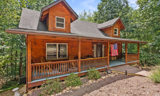 Massanutten Cabina | Beautiful LOG HOME-Poker & Pool Table, Xbox, Firepit,Jacuzzi tub,Week Specials!