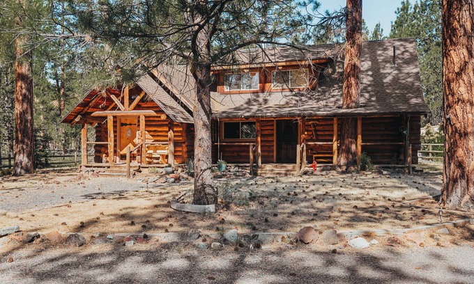 Sisters Casa | Beautiful Log home outside of Sisters, OR