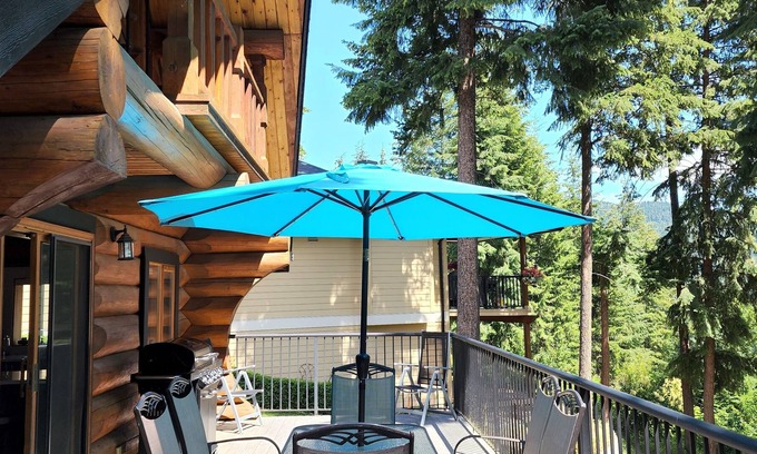 Blind Bay Cabina | Beautiful Log House in the Shuswap-Sorrento, BC