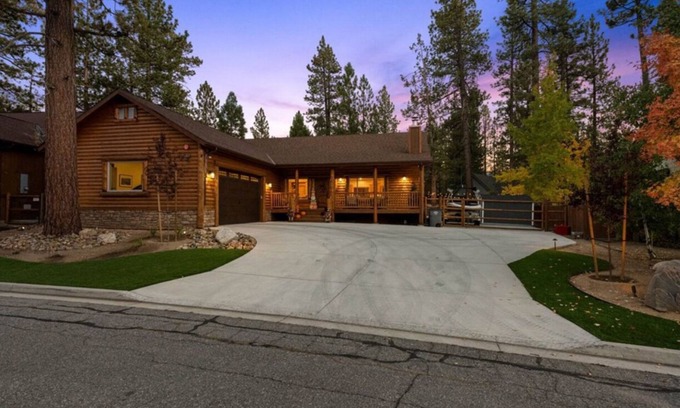 Eagle Mountain Estates Casa | Beautiful Log Style Home in Eagle Mountain Estates, Big Bear Lake.