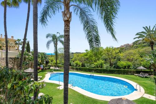 Benahavis Apartamento | Beautiful Los Arqueros apartment with sea views RDR492