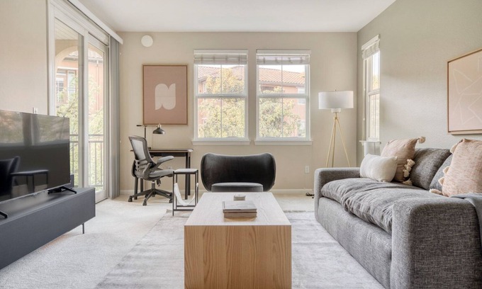 Los Gatos Apartamento | Beautiful Los Gatos 2BR w/ Gym, W/D & A/C, nr Creek trail, by Blueground