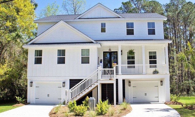 Mount Pleasant Casa | Beautiful luxurious executive home located eight minutes from beach and golf.