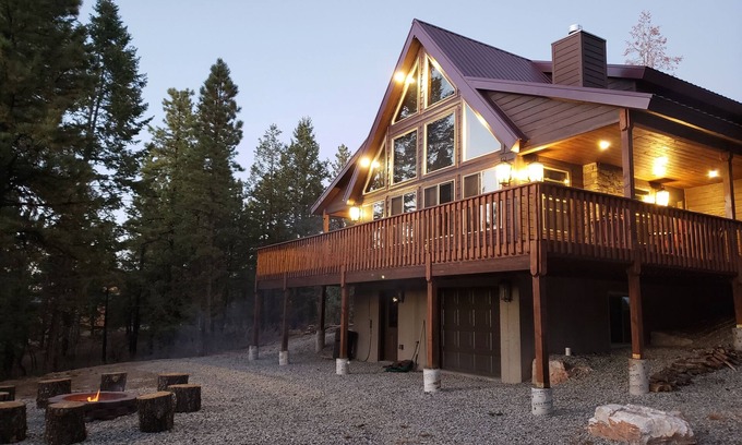 Mammoth Creek Cabina | HERMOSA CABINA DE LUJO RÚSTICA NUEVA EN 5 ACRES DE TERRENO CON MAGNÍFICA VISTA