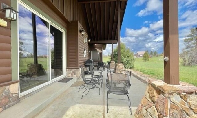 Timber Ridge Ranch Casa | Beautiful Luxury Home with Mountain Views. Close to Hot Springs and Wolf Creek Ski Area.