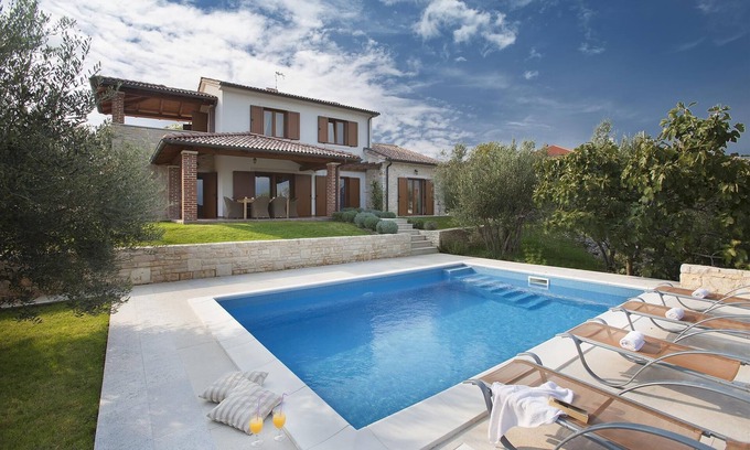 Suzan Villa | Villa Maria