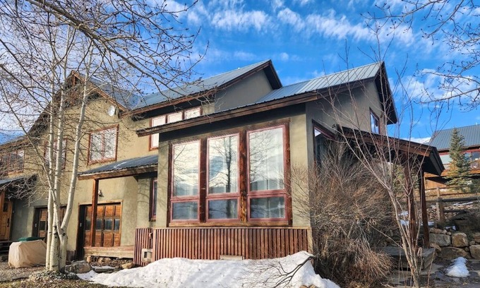 Crested Butte South Casa | Beautiful modern retreat nestled in a quiet, casual neighborhood in CB South!