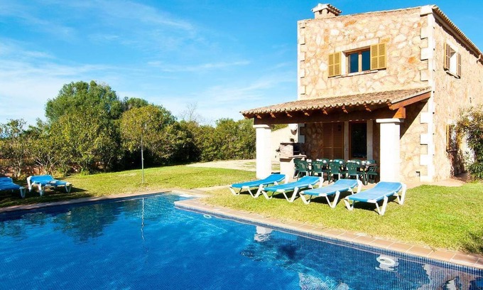 Felanitx Villa | Preciosa casa rural mallorquina Son Mas con piscina privada y Wi-Fi gratuito