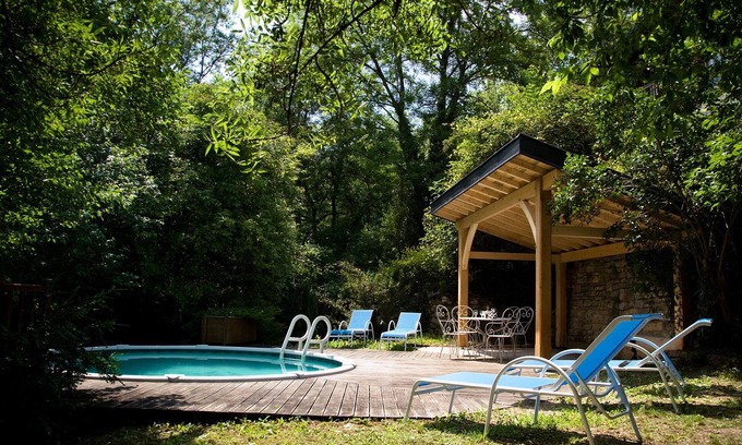 Caylus Casa | Hermosa mansión con piscina y jardín al borde del pueblo medieval.