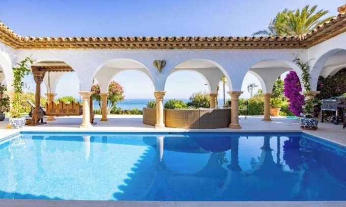 Cabopino Casa | Beautiful Marbella Beach Front Villa