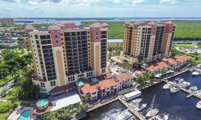 Cape Harbour Condominio | Beautiful Marina View