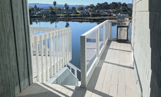 East San Mateo Casa | Beautiful Mariners Island Waterfront Retreat - Discount for long term stays!