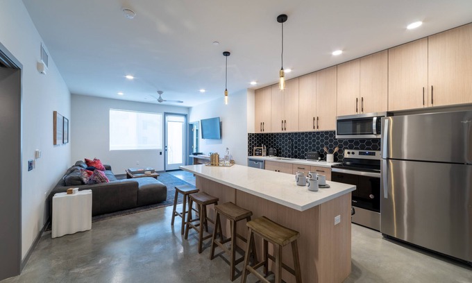 Vista Apartamento | Beautiful Modern 2-Bed in DT Vista!