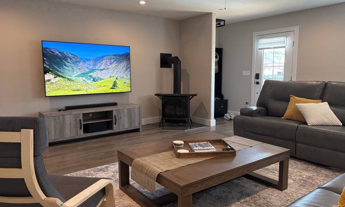 Gunnison Casa | Beautiful modern 3-bedroom Gunnison/Crested Butte retreat