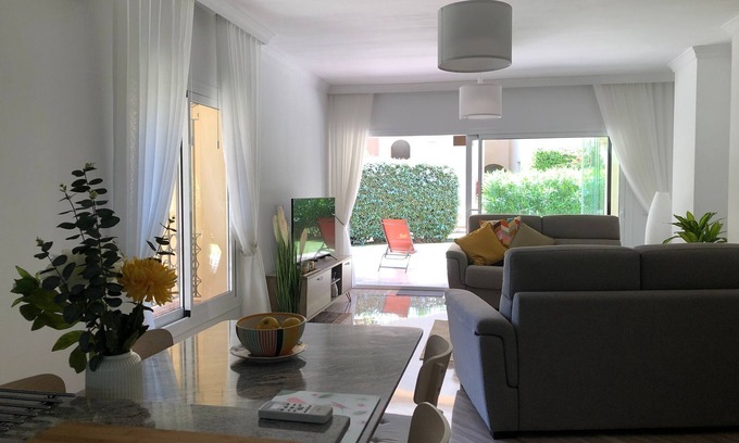 Elviria Apartamento | Beautiful modern apartment in the heart of Elviria