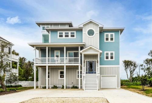 Corolla Casa | Beautiful Modern Beach House for Large Family Vacations with Incredible Views for an Unforgettable Coastal Getaway in Corolla, North Carolina