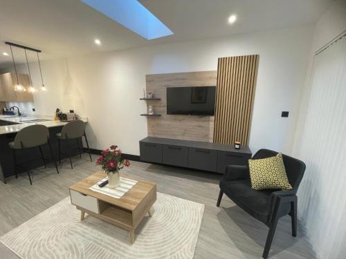 New Cross Casa | Beautiful Modern Eco Friendly 2 Bed House with Garden - London